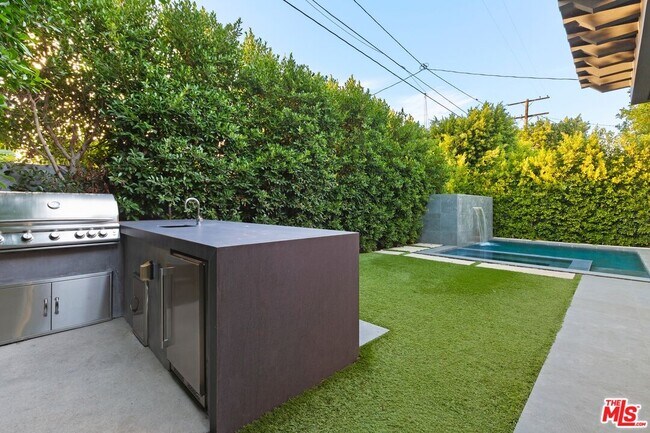 Building Photo - 4803 Lemona Ave