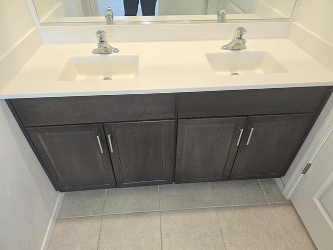 Building Photo - Freshly updated 3 bedroom/ 2 bath Home