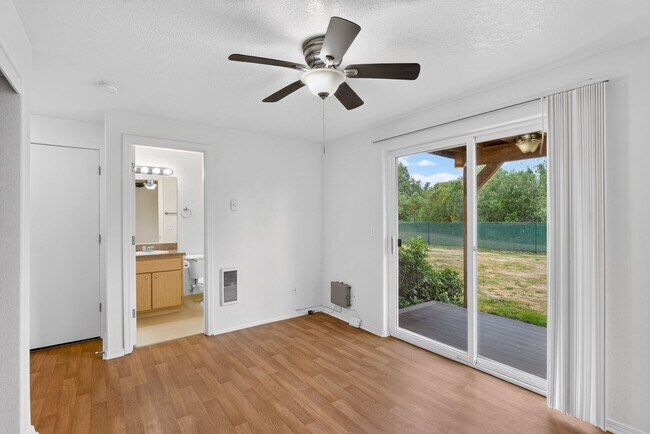 Building Photo - Centrally Located Studio Apartment in Beaverton