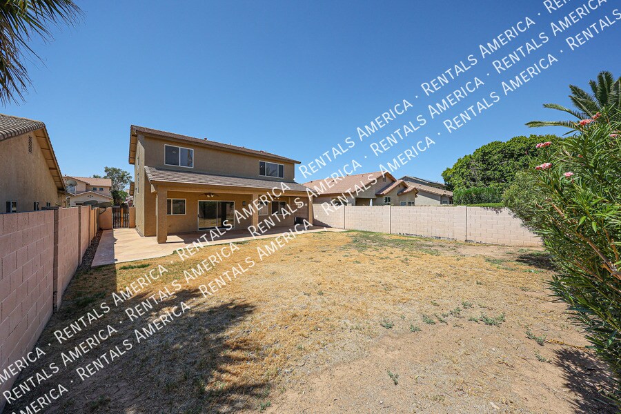 Building Photo - 14300 W Weldon Ave
