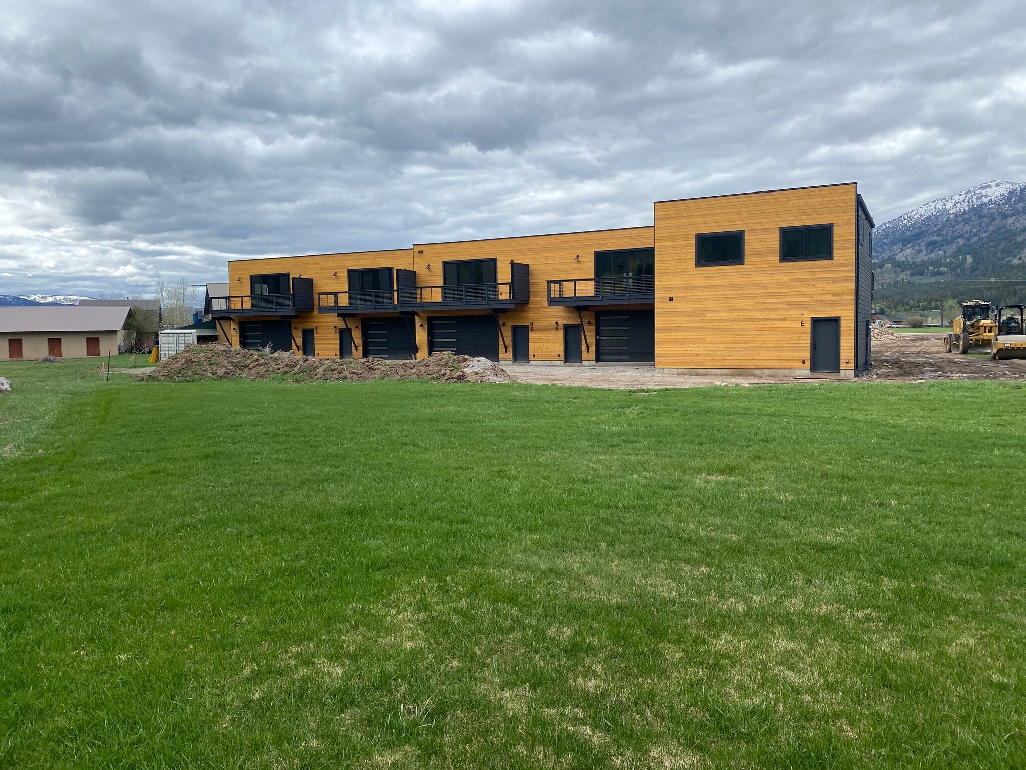 Building Photo - 334 Meadows Dr