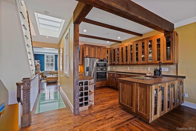 Building Photo - 493 Warburton Ave