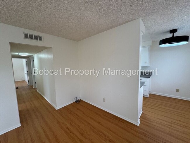 Building Photo - 1501 N Edmonds Dr