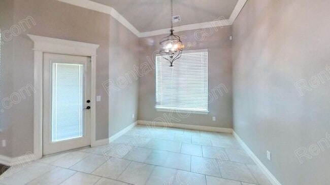Building Photo - Super 4 bed 2 bath on the Southwest side.