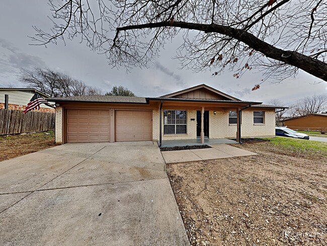 Primary Photo - 620 Wallace Dr