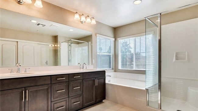 Building Photo - 4959 Camarillo Ln