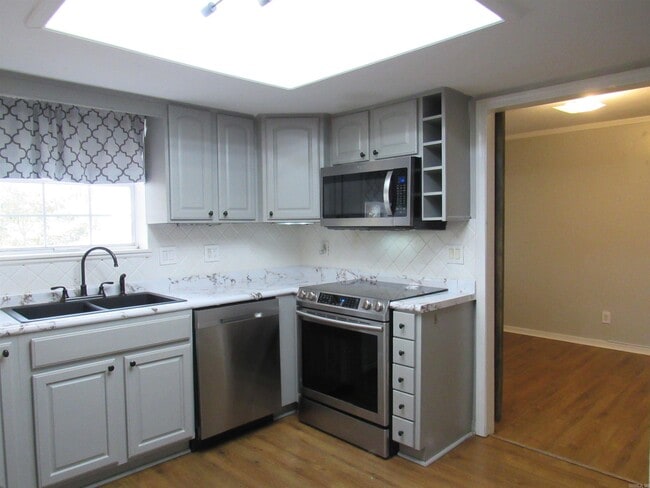 Building Photo - 303 Merganzer Dr