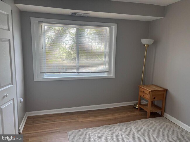 Building Photo - 9276 Adelphi Rd