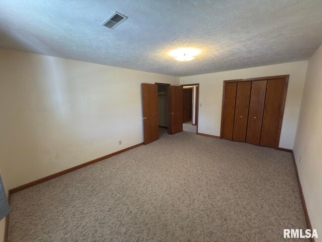 Building Photo - 540 N Main St