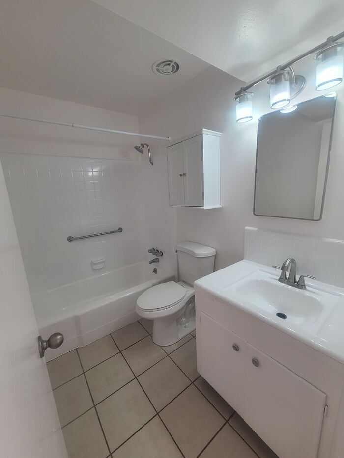 Building Photo - 3736 E Fairmount St