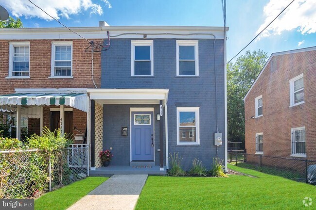 Building Photo - 4725 B St SE