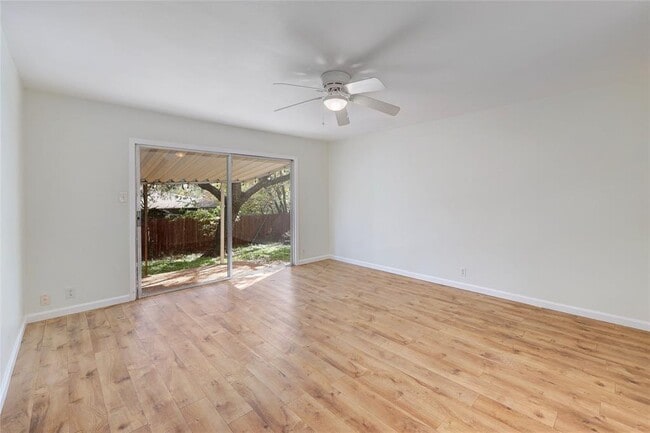 Building Photo - 8835 Tallwood Dr