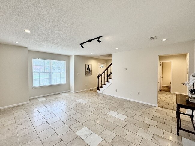 Building Photo - 4-Bedroom Home in Rock Creek Available NOW...
