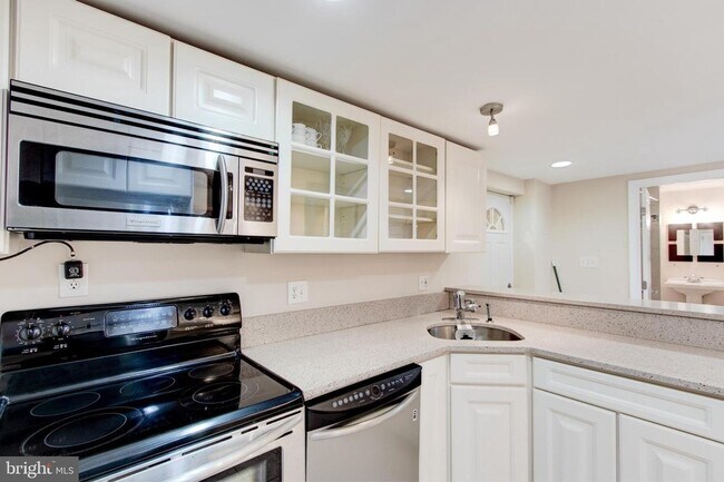 Building Photo - Palisades Gem Ready for Immediate Move-in!!