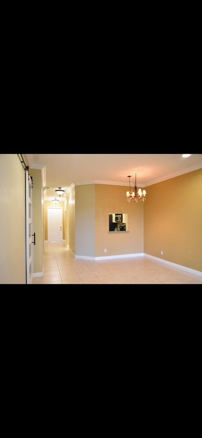 Building Photo - 3240 Fairway Cir