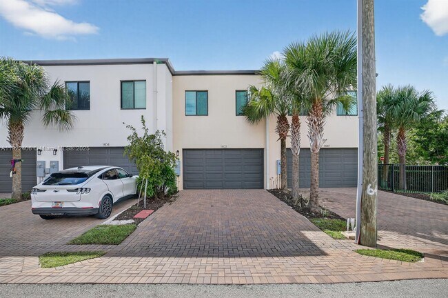 Building Photo - 1402 SW 4th Ave