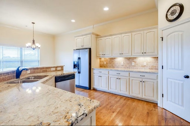 Building Photo - 5703 W Murfield Dr