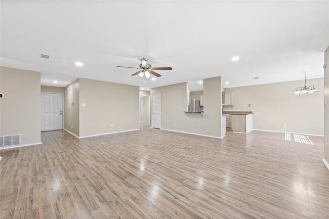 Building Photo - 210 Mesquite Cir