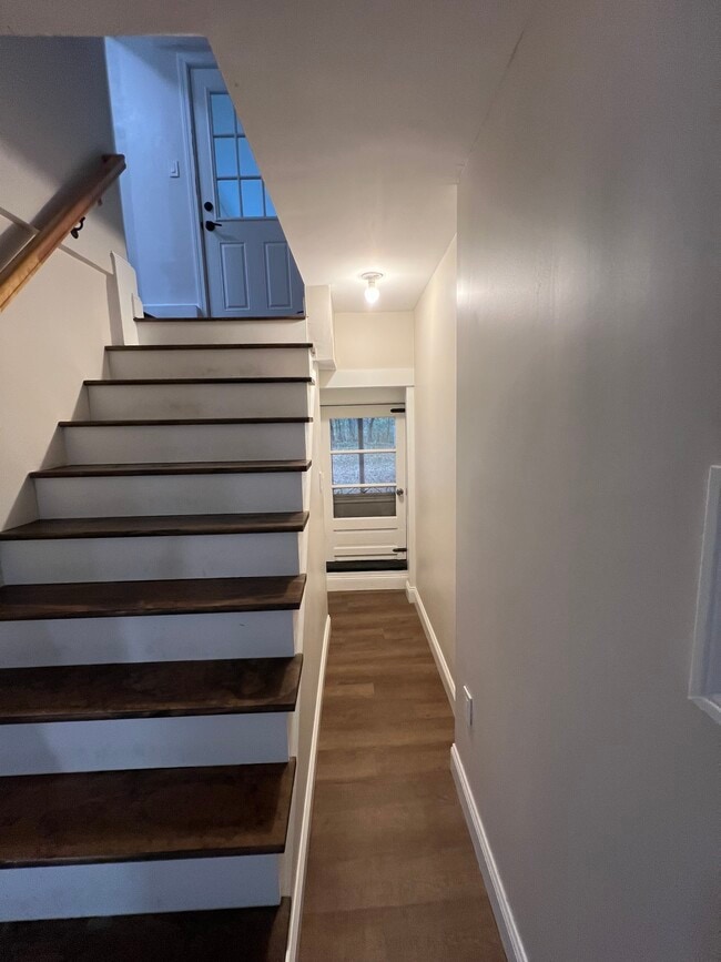 Building Photo - 296 Oak St