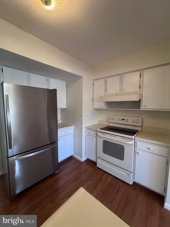 Building Photo - 214 Fairfield Dr