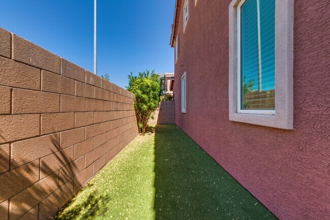Building Photo - 1973 San Donato Walk