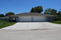 Building Photo - 14 Reserve Ct