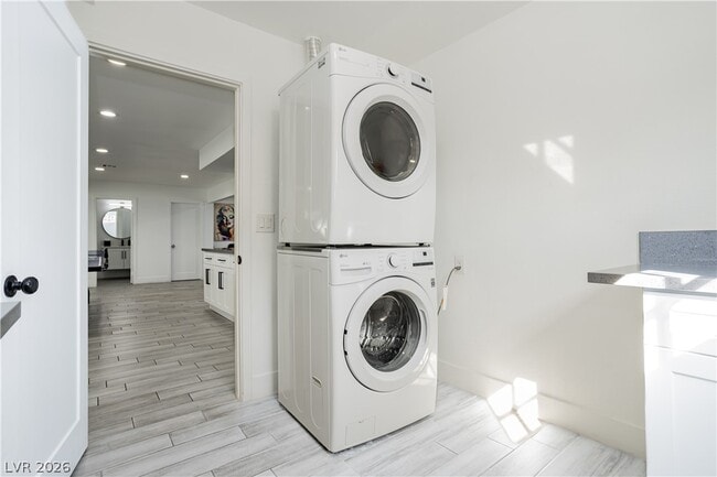 Building Photo - 1913 Birch St