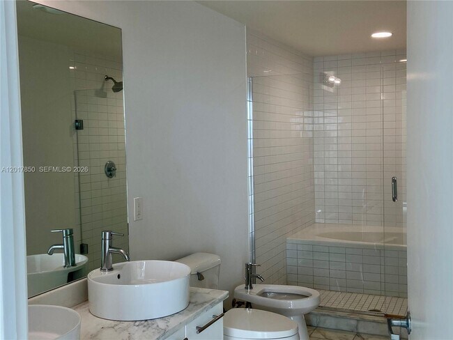 Building Photo - 888 Biscayne Blvd