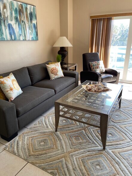 Fully furnished - 880 Mandalay Ave