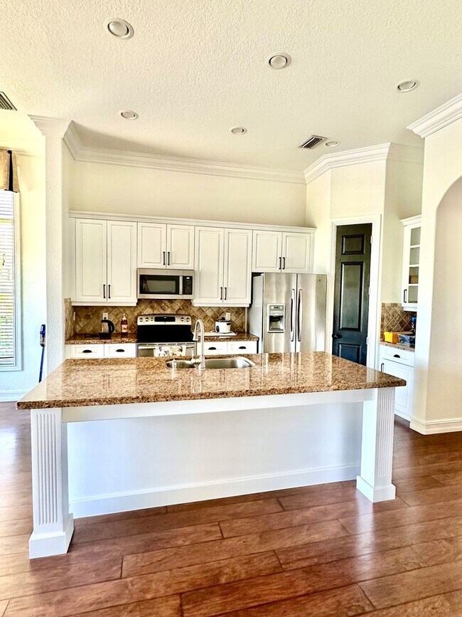 Building Photo - GORGEOUS 3 BEDROOM 2 BATH HOME IN PARKLAND