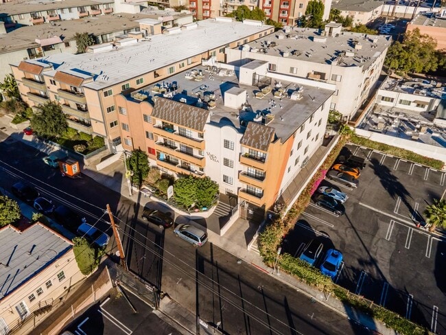 Building Photo - Vista Luxury Investments, LLC