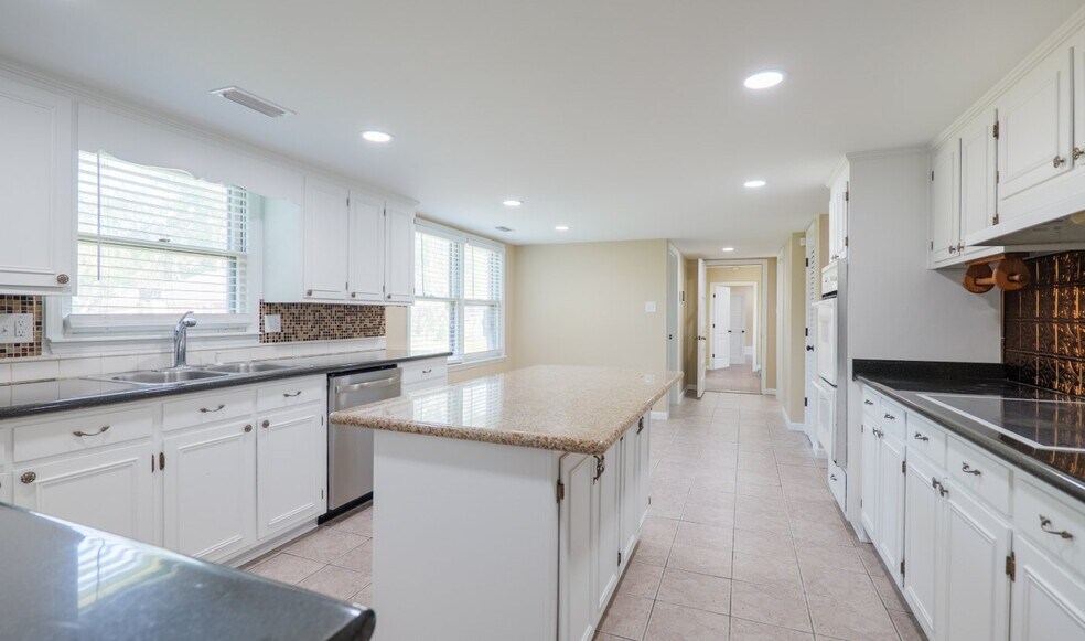 Building Photo - 4104 Lantern Ln