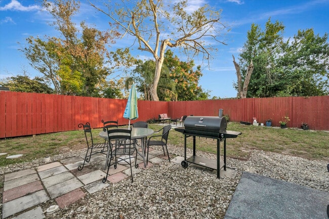 Building Photo - 4213 E Yukon St