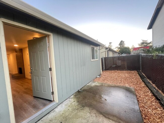 Building Photo - Newly Remodeled 3 Bedroom Ranch Style Home