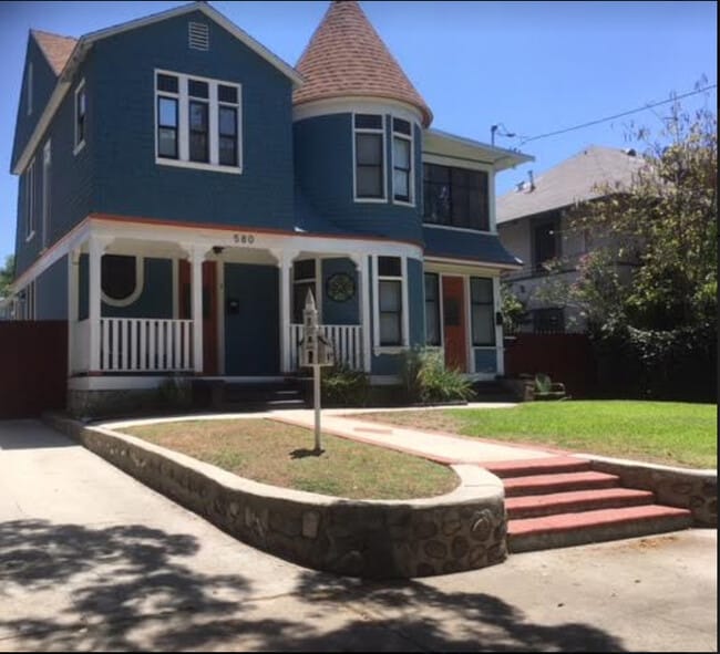 Building Photo - 580 N Raymond Ave