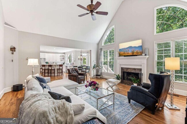 Building Photo - 725 Greenview Terrace