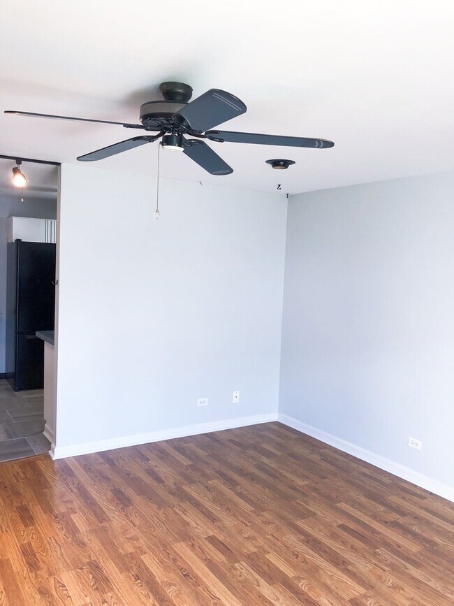 Building Photo - 923 Sagamore Dr