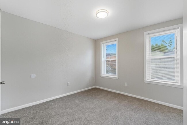 Building Photo - 2528 Collins St