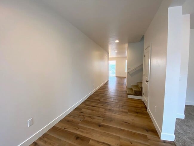 Building Photo - 438 N Stone Mountain Dr