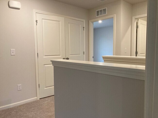 Building Photo - 117 Elegance Wy