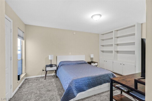 Building Photo - 668 Oakmont Ave