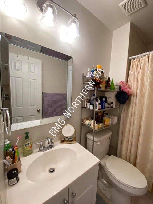 Building Photo - 3866 Manzanita Pl