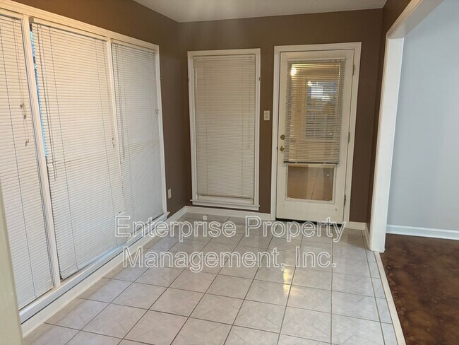 Building Photo - 6894 Hedgewood Ln