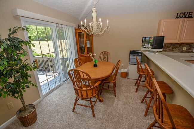 Building Photo - 808 S Silverwood Rd