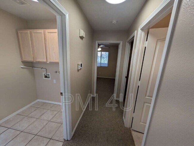 Building Photo - 9800 Kokopelli Dr NW