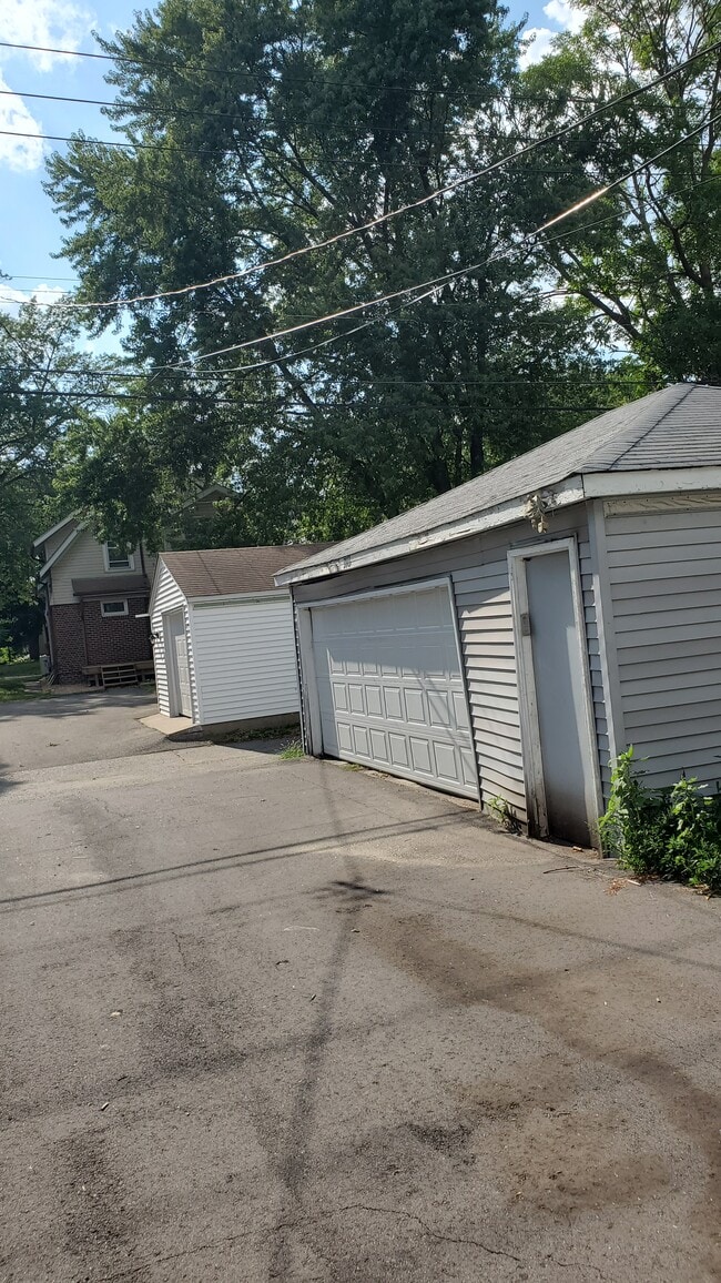 Building Photo - 3913 Thomas Ave N