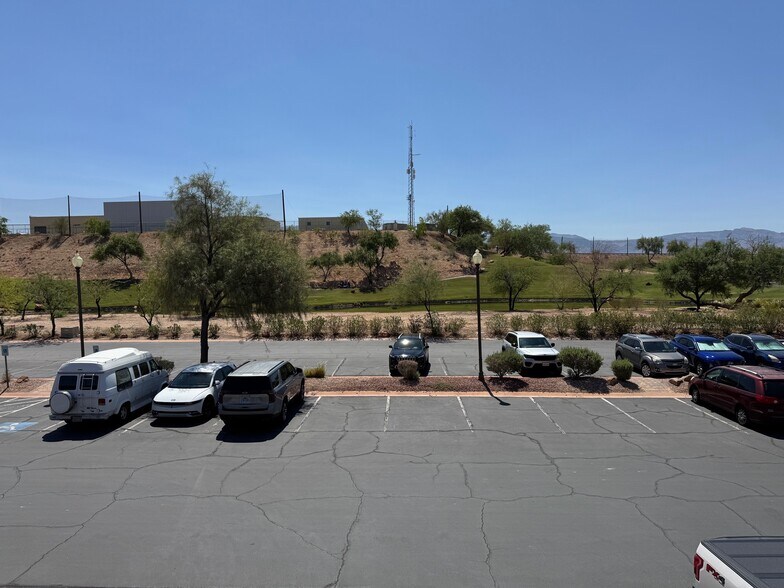 Building Photo - 400 Paradise Pky