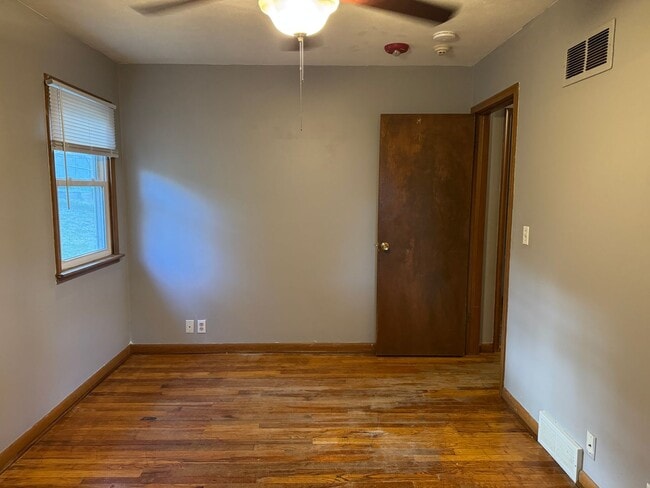 Building Photo - Bright & Spacious 3-Bedroom Duplex Unit on Large Corner Lot with Wood Floors & Garage!