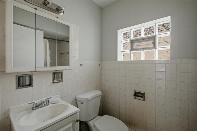 Building Photo - 6212 W 64th Pl