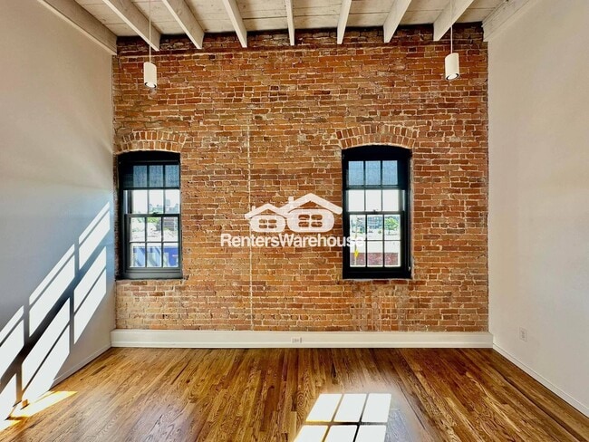Building Photo - 112 SE 4th St